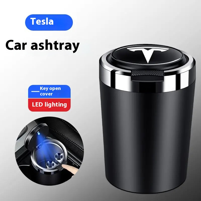 Teslas personalisierter Aschenbecher mit automatischer Öffnung