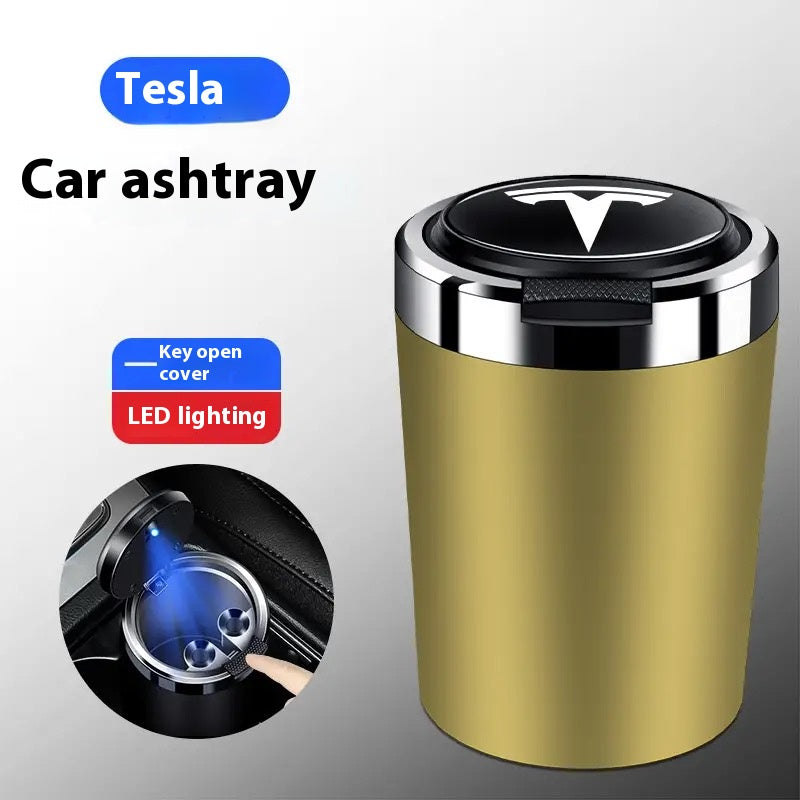 Teslas personalisierter Aschenbecher mit automatischer Öffnung