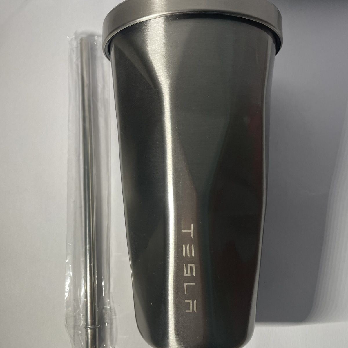 Tesla personalisierter, maßgeschneiderter Edelstahl-Wasserbecher, Strohbecher (Original-Blackbox), Auto-Thermosbecher, High-End-Atmosphäre, Geschenk für den persönlichen Gebrauch, unverzichtbar